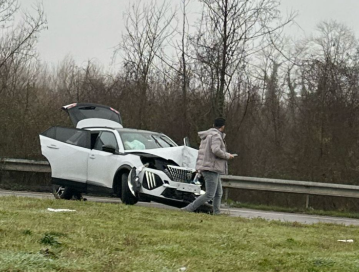 Akyazı’da Trafik Kazası: Araçlar Hurdaya Döndü!