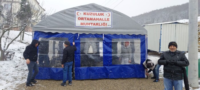 Kuzuluk Mahalle Muhtarlığından örnek hizmet: Taziye çadırı kuruldu