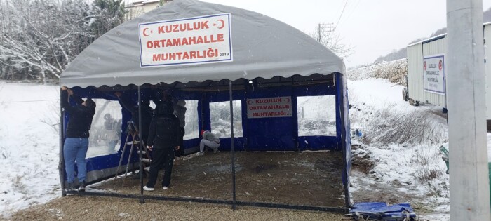 Kuzuluk Mahalle Muhtarlığından örnek hizmet: Taziye çadırı kuruldu