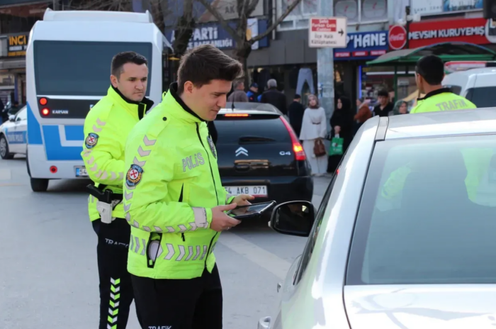 Sakarya'da trafikte kaç araç men edildi? Ocak ayı karnesi